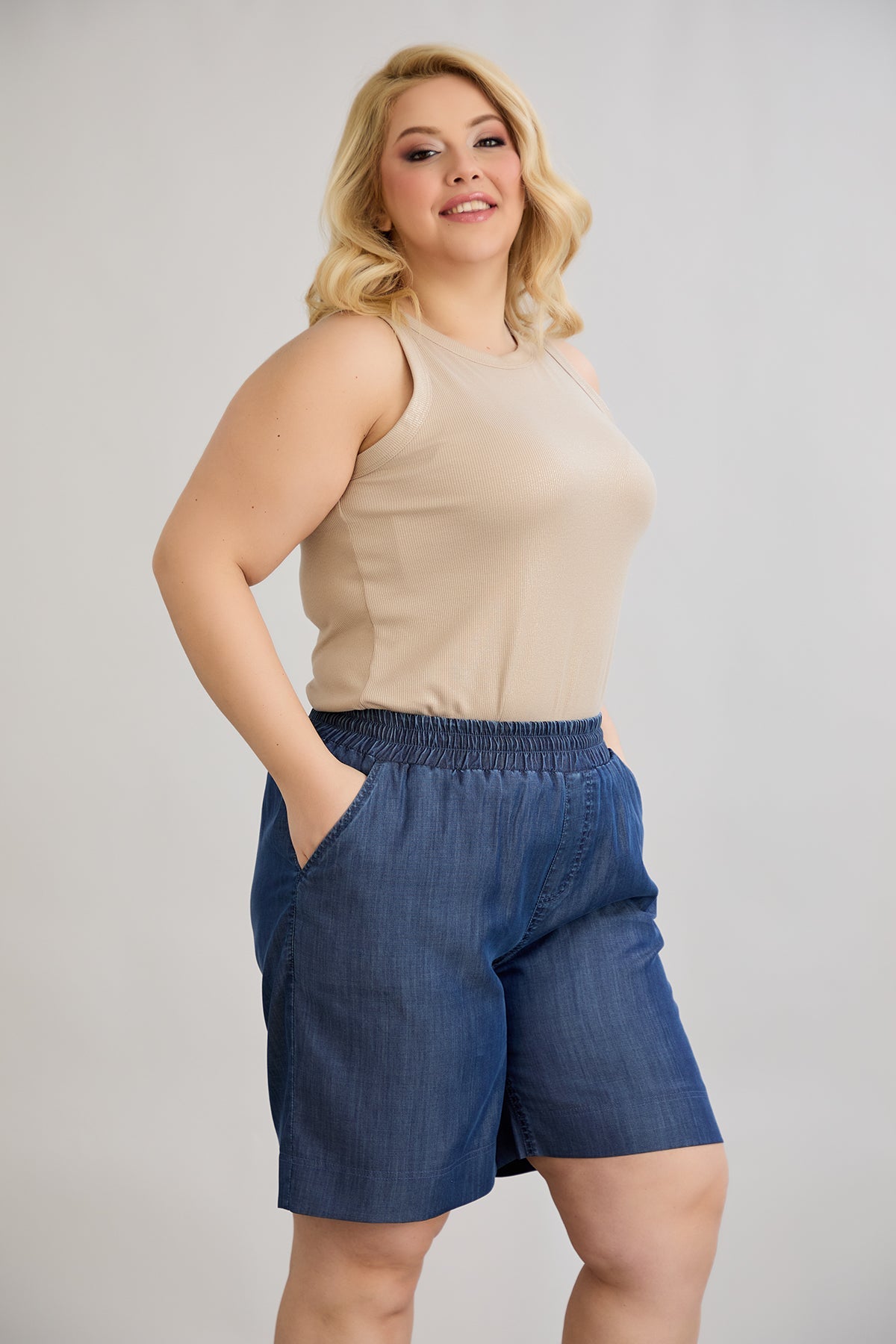 Γυναικεία Denim βερμούδα με τσέπες από Tencel σε μεγάλα μεγέθη 