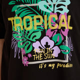 Βαμβακερό μπλουζάκι Tropical με έγχρωμη στάμπα σε μεγάλα μεγέθη